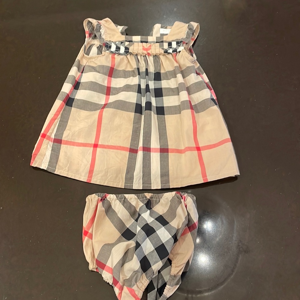 Burberry outfit